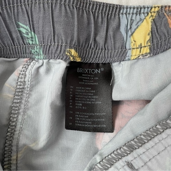 Brixton MEDIUM Board Shorts Bird Print Macaw Grey Red - Picture 4 of 7